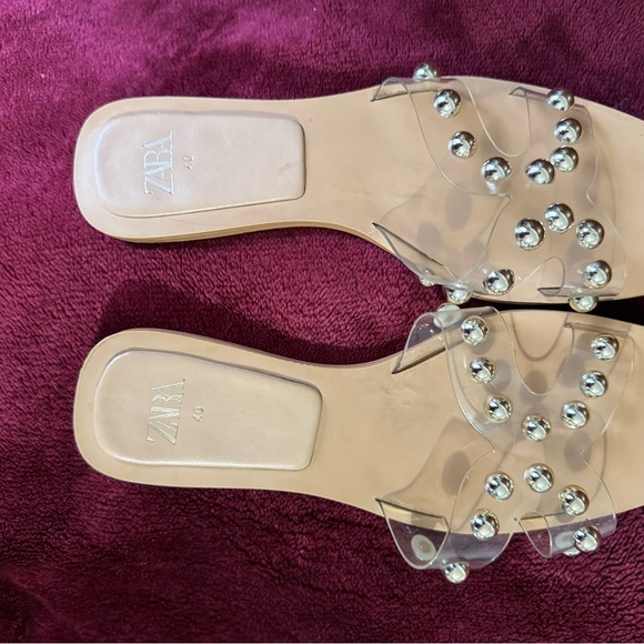 ZARA, Stylish Tan Sandals with Gold Accents - Picture 3 of 7
